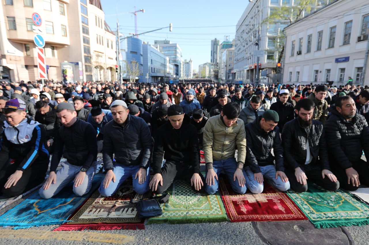 Muslime Beten unter freiem Himmel: Moskau an islamischen Feiertagen - MDZ
